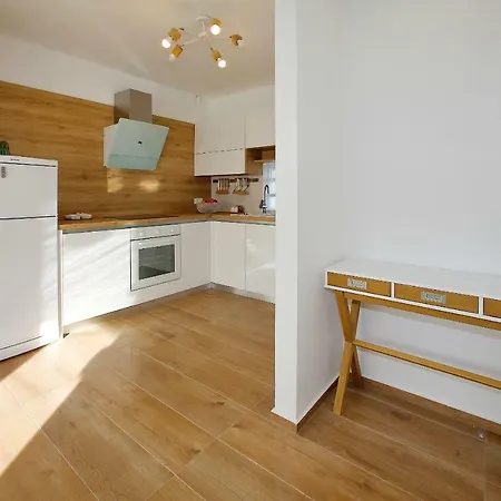 Apartman L *
