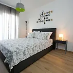 L Apartament