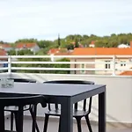 Apartament L *