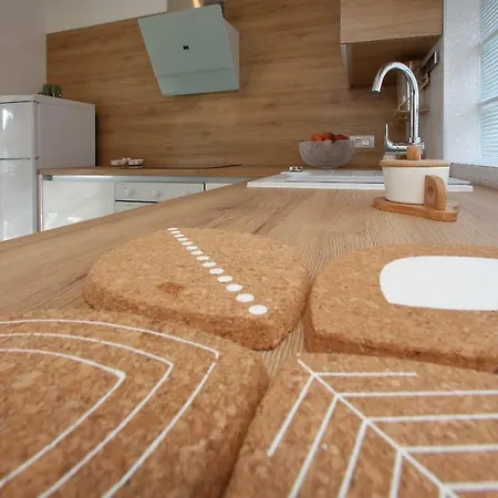L Apartment *