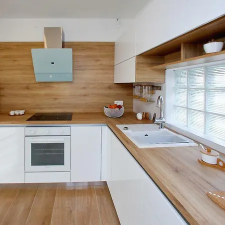 L Apartment