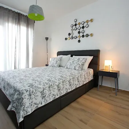 L Apartment