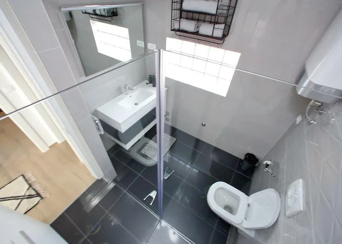 L Апартаменты *