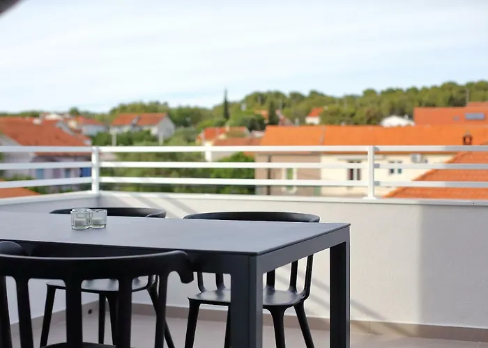 Apartman L *