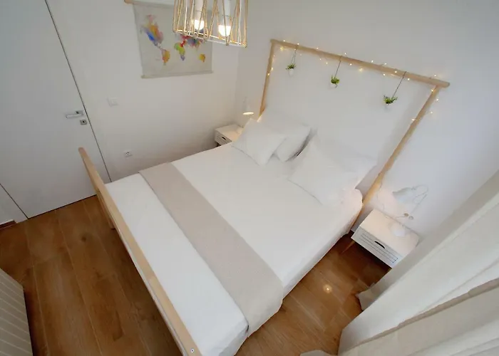 Apartman L *